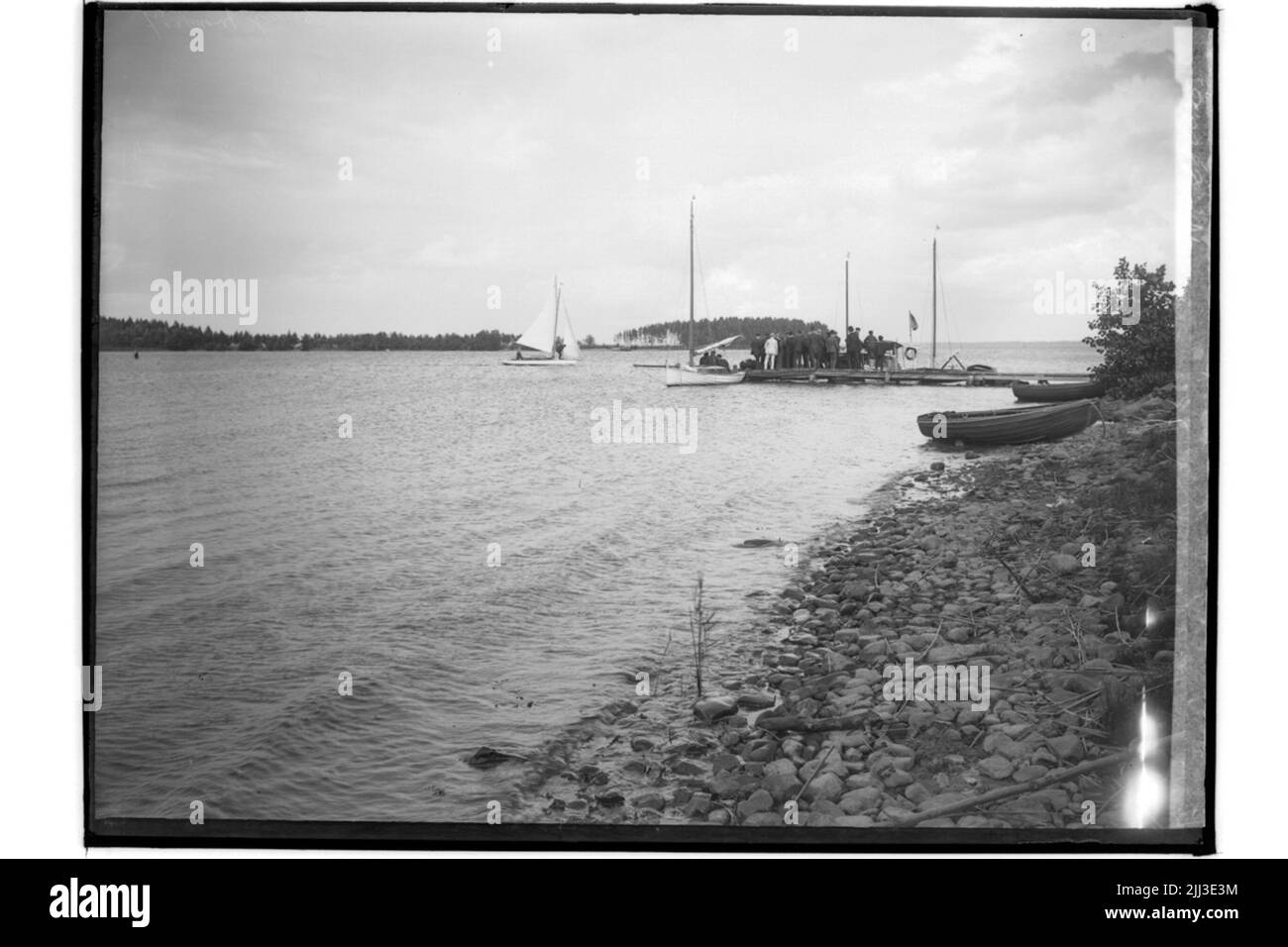 La prima vela della Sailing Society nel giugno 1908 su Hjälmaren.segelbånar a Bryggan. Foto Stock