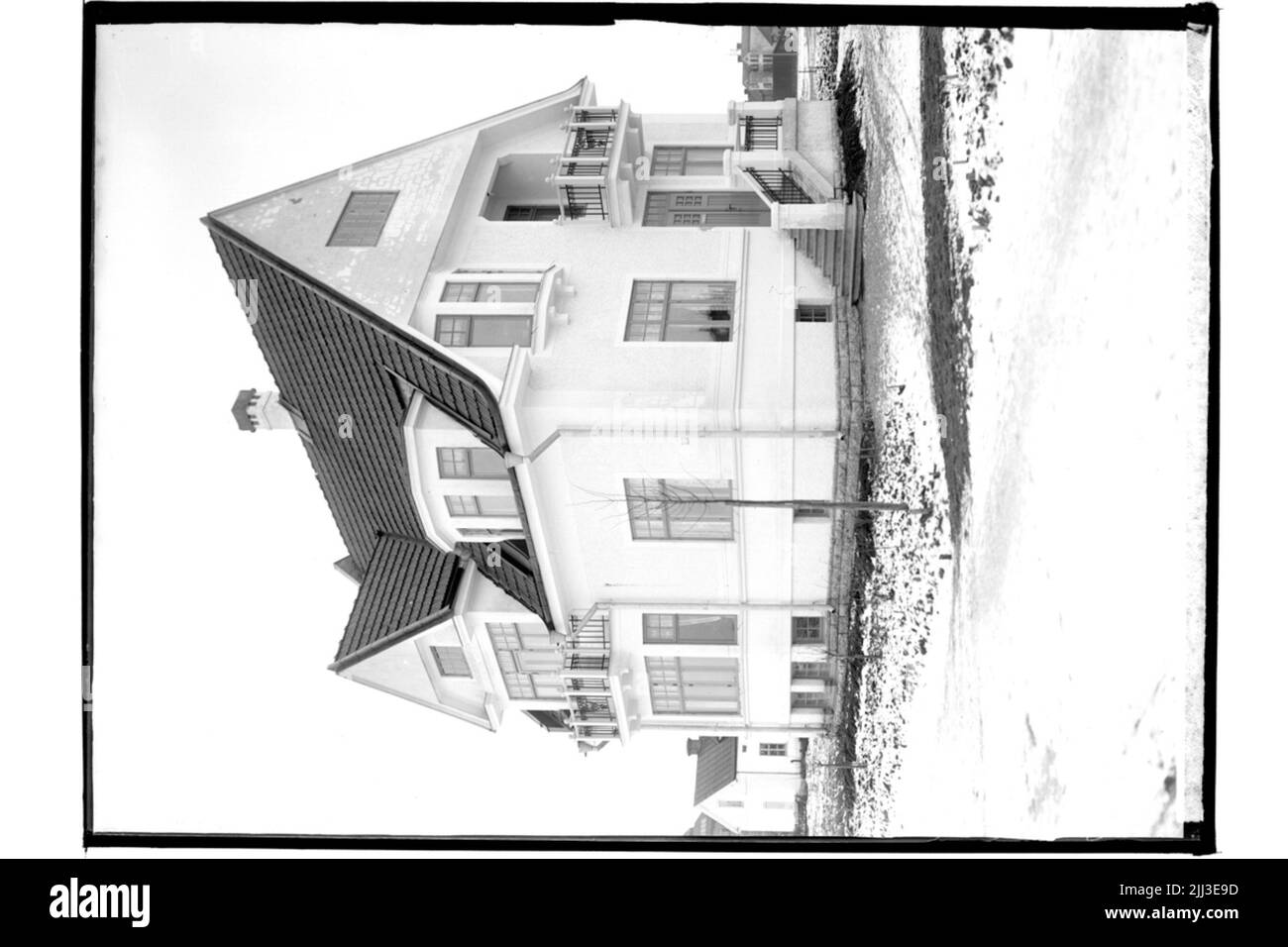 Case in legno a uno e mezzo piano con facciata Art Nouveau. Reveterat. L'ingegnere Fritiof Svensson e la signora Eklind. Foto Stock