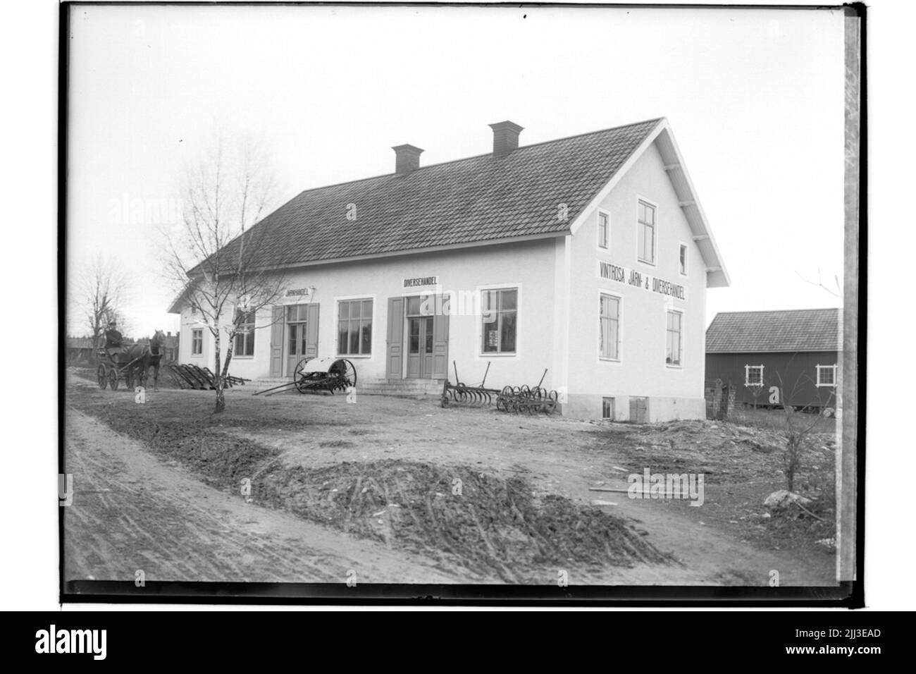 Järn & Diversehandel, grande edificio residenziale a un piano. Ingegnere G.B. Orrvik Foto Stock