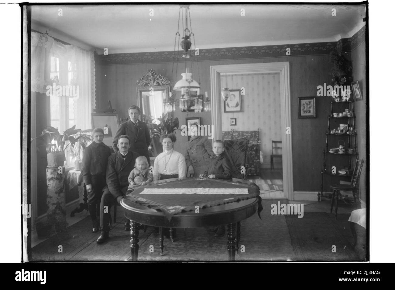 Arrostisci la tua casa. Camera interna, Gruppo Famiglia 7 People.Erik Grankvist Foto Stock