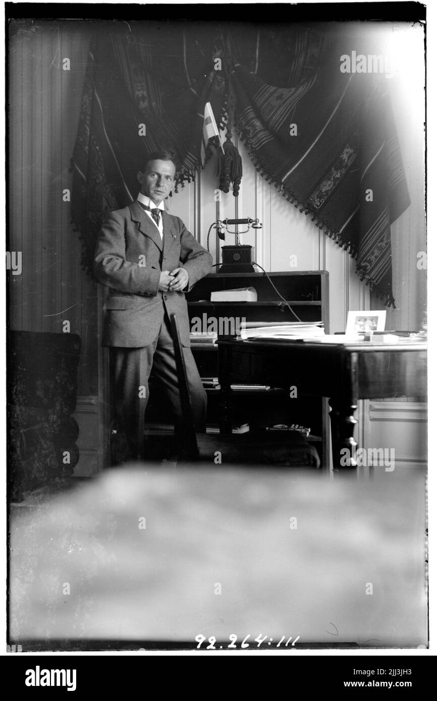 Hålahult Sanatorium, interno, uomo in costume alla scrivania Foto Stock