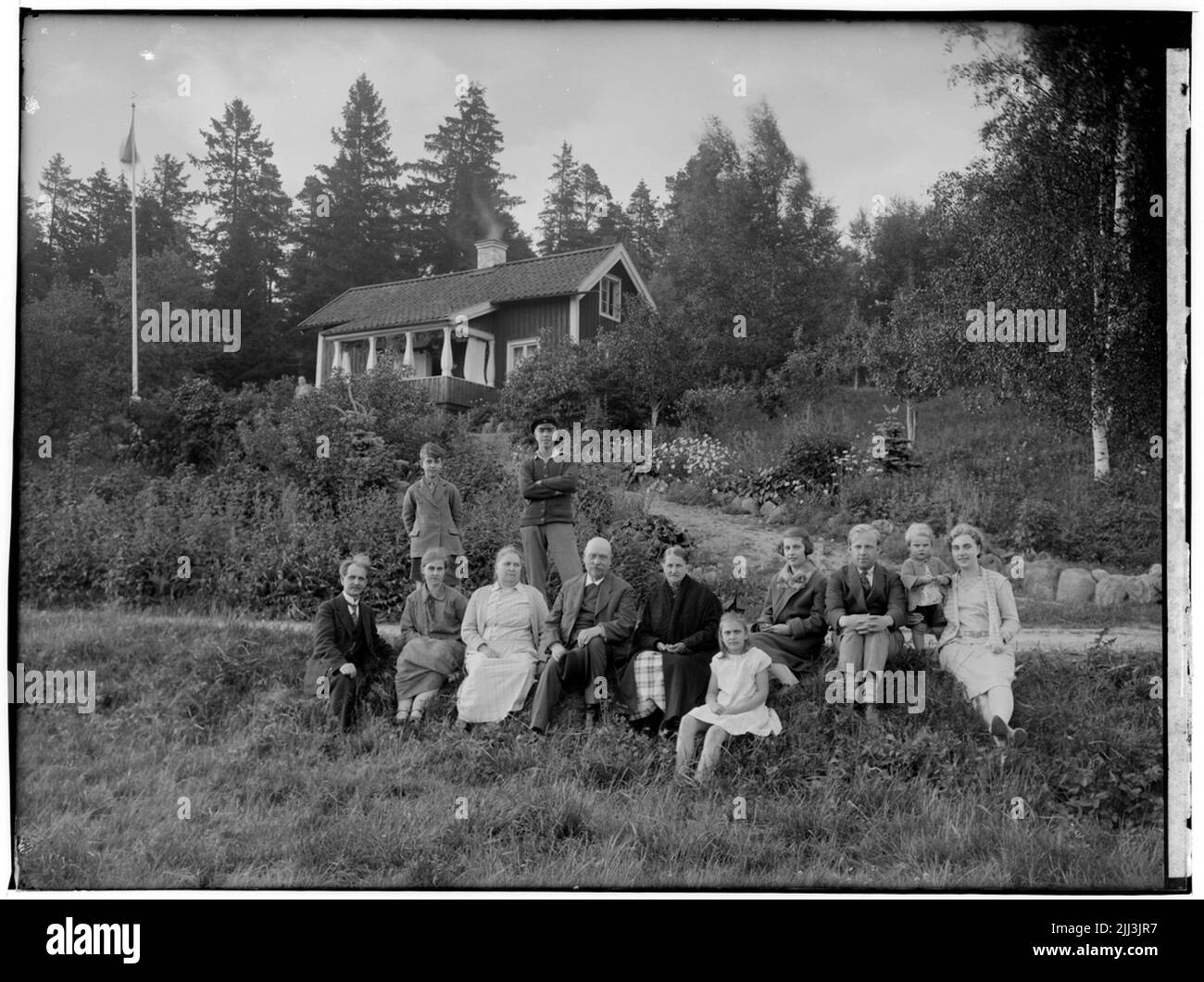 Gruppo 12 persone al compleanno di zio Johan Johansson del 64th. Morbror Johan Johansson, Helsinki, Finlandia sta visitando Sam Lindskog con sua moglie. Foto Stock