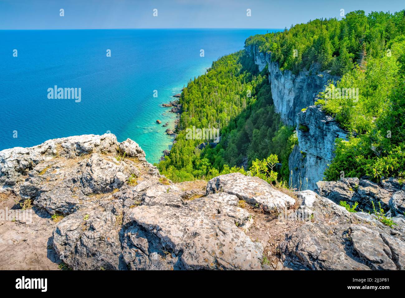 Scogliere lungo il Bruce Trail, presso Lion's Head nella penisola di Bruce, Georgian Bay, Ontario, Canada. Foto Stock