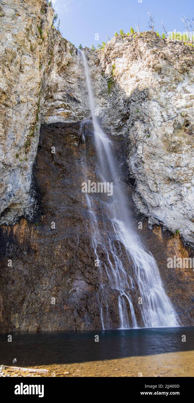 Vista soleggiata dello splendido paesaggio delle cascate Fairy nel Wyoming Foto Stock
