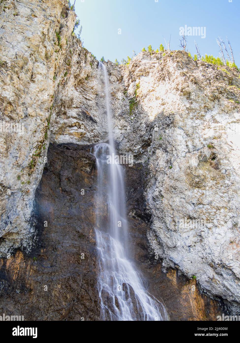 Vista soleggiata dello splendido paesaggio delle cascate Fairy nel Wyoming Foto Stock