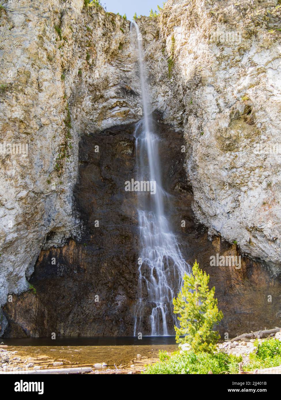 Vista soleggiata dello splendido paesaggio delle cascate Fairy nel Wyoming Foto Stock