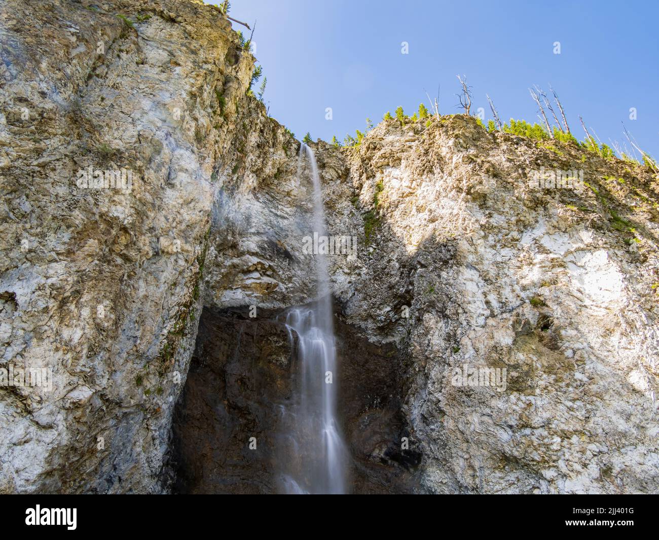 Vista soleggiata dello splendido paesaggio delle cascate Fairy nel Wyoming Foto Stock