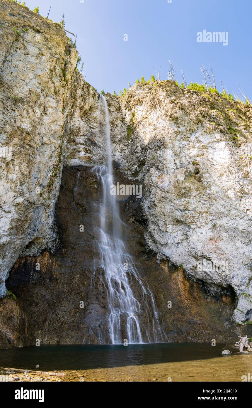 Vista soleggiata dello splendido paesaggio delle cascate Fairy nel Wyoming Foto Stock