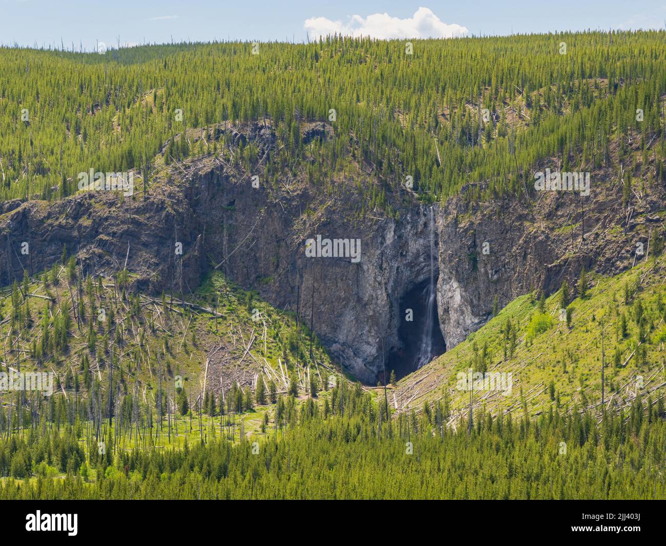 Vista soleggiata dello splendido paesaggio delle cascate Fairy nel Wyoming Foto Stock