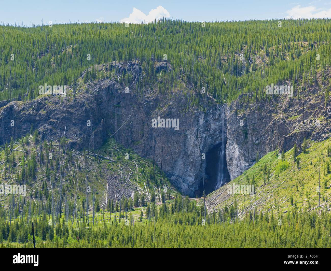 Vista soleggiata dello splendido paesaggio delle cascate Fairy nel Wyoming Foto Stock