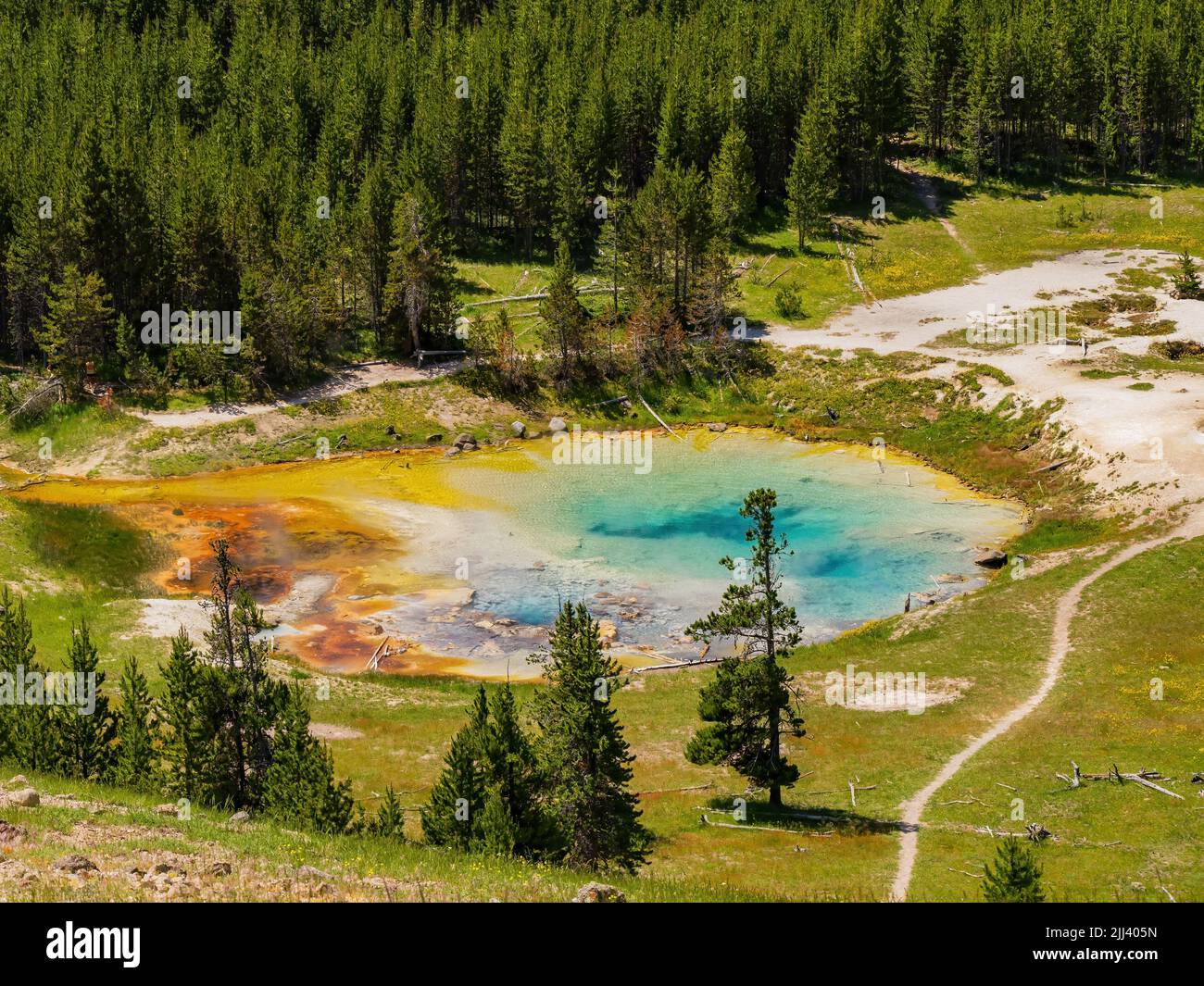 Vista soleggiata ad alto angolo dello splendido paesaggio di Imperial Geyser nel Wyoming Foto Stock