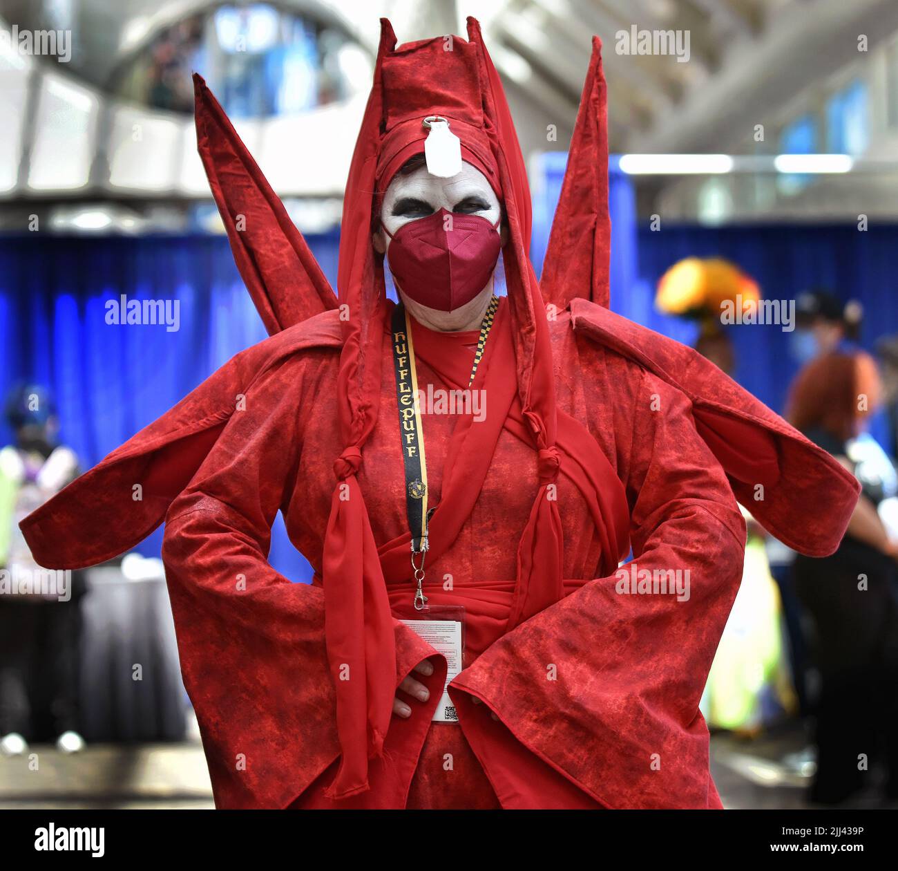 San Diego, Stati Uniti. 22nd luglio 2022. Un fan che coveggiasse Madre Talzin da Clone Wars partecipa al giorno 2 di Comic-con al San Diego Convention Center di San Diego, California, venerdì 22 luglio 2022. Il convegno preferito dai fan si svolge dal 21 luglio al 24 luglio. Foto di Chris Chew/UPI Credit: UPI/Alamy Live News Foto Stock