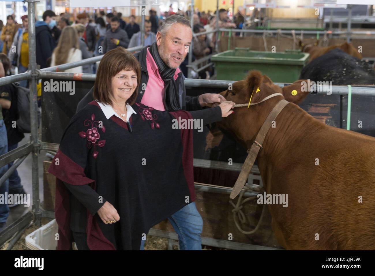 Buenos Aires, 22nd luglio 2022. Il presidente dello spazio politico National Republican Proposal (PRO, nel suo acronimo spagnolo), Patricia Bullrich, ha visitato la mostra della Società Rurale Argentina di Palermo (la Rural). Ha girato la mostra, ha parlato con i responsabili del settore, con i produttori e i media, per partecipare finalmente alle Giornate della carne insieme con il Vice Nazionale José Luis Espert e con il Ministro del Governo Comunale Jorge Macri. (Esteban Osorio/Alamy Live News) Foto Stock