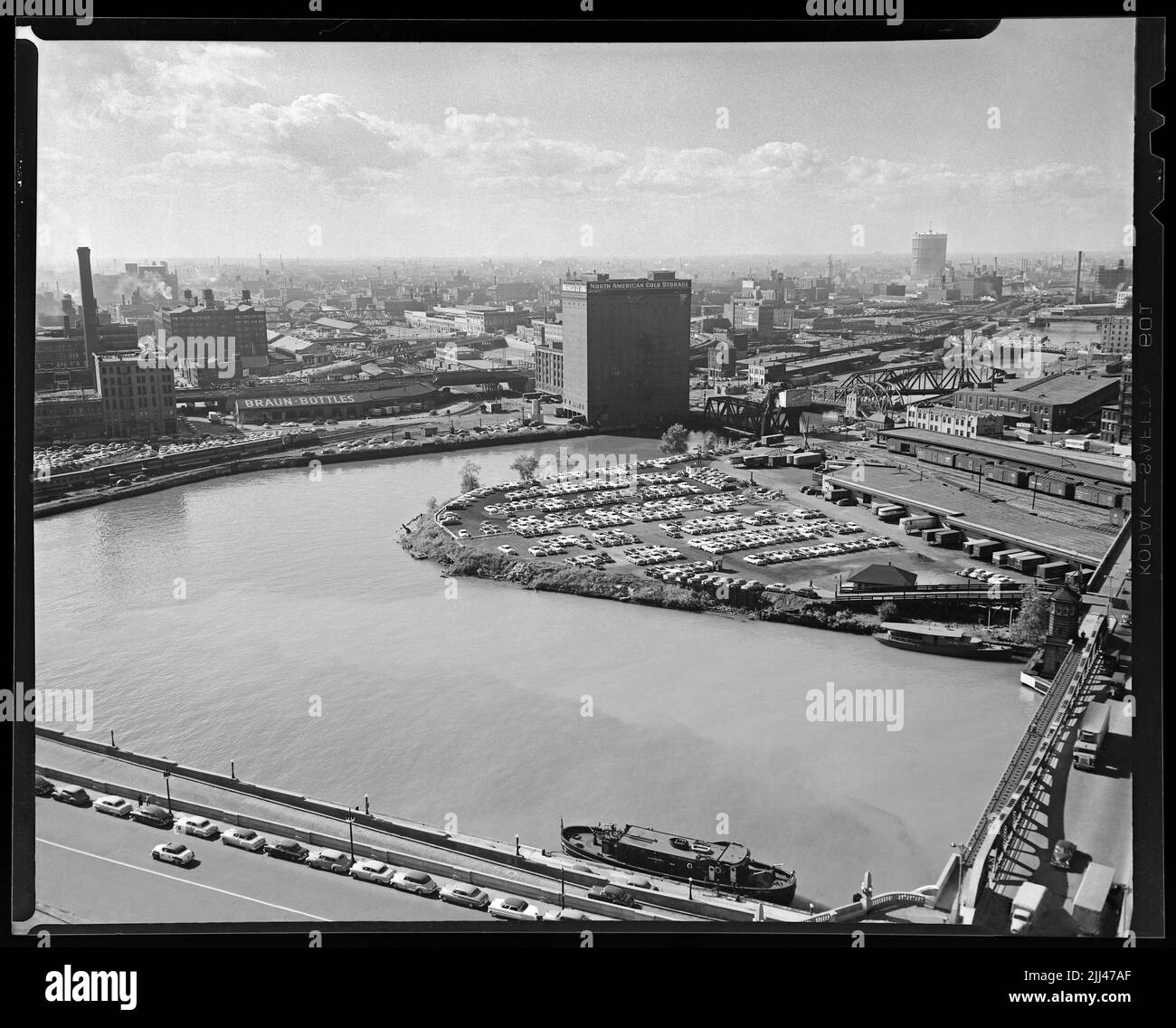 Wolf Point la confluenza dei rami nord, sud e principale del fiume Chicago, 1953. Immagine da 4x5 pollici negativo. Foto Stock