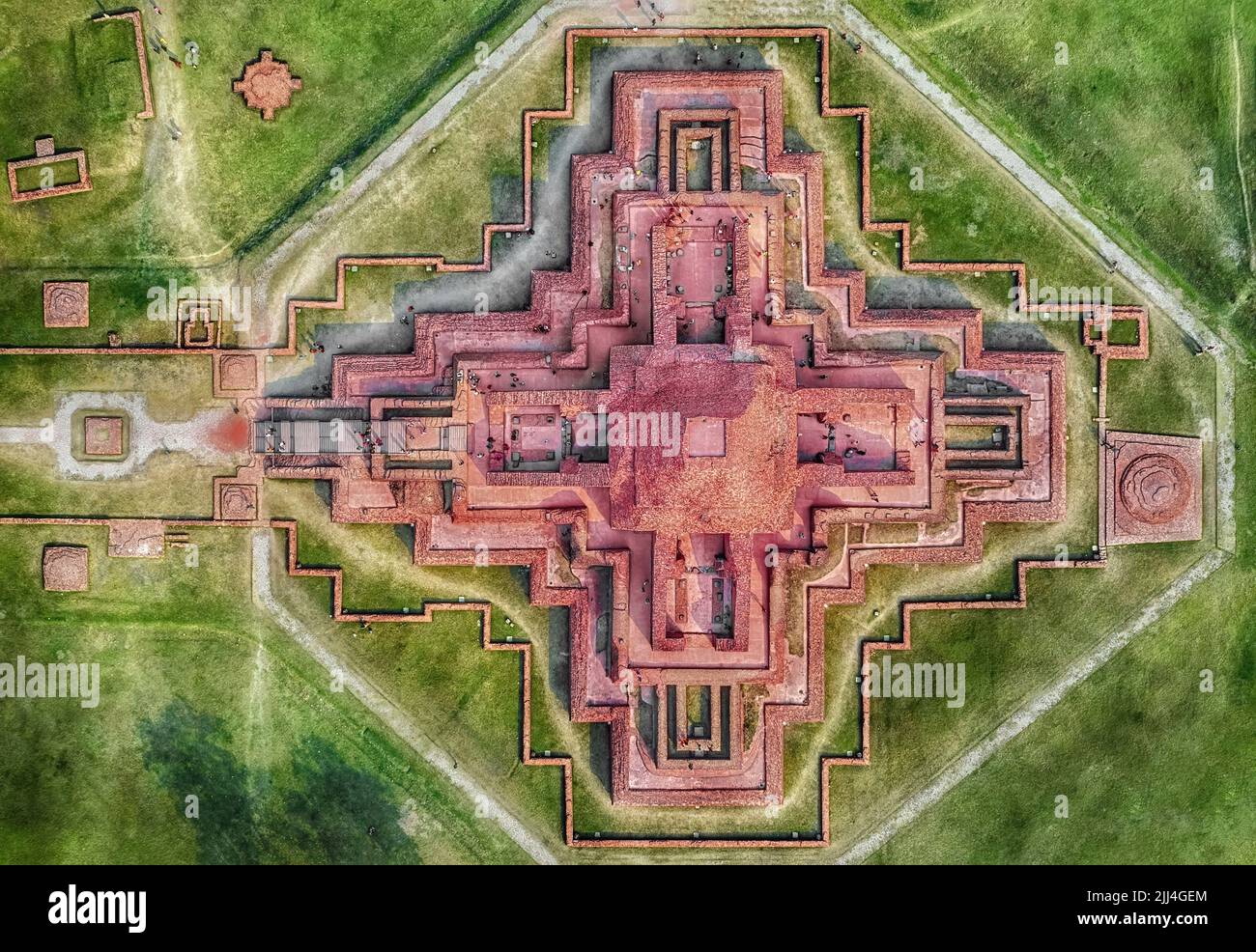 Monastero buddista di Paharpur nel villaggio di Paharpur a Badalgachhi Upazila sotto il distretto di Naogaon del Bangladesh. È tra i più noti vihar buddisti. Foto Stock