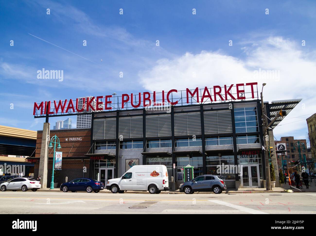 Milwaukee, WISCONSIN, USA Aprile 14 2022: Vista dall'esterno dell'edificio sul mercato pubblico di Milwaukee nel centro cittadino. Si tratta di un popolare mercato cittadino. Foto Stock