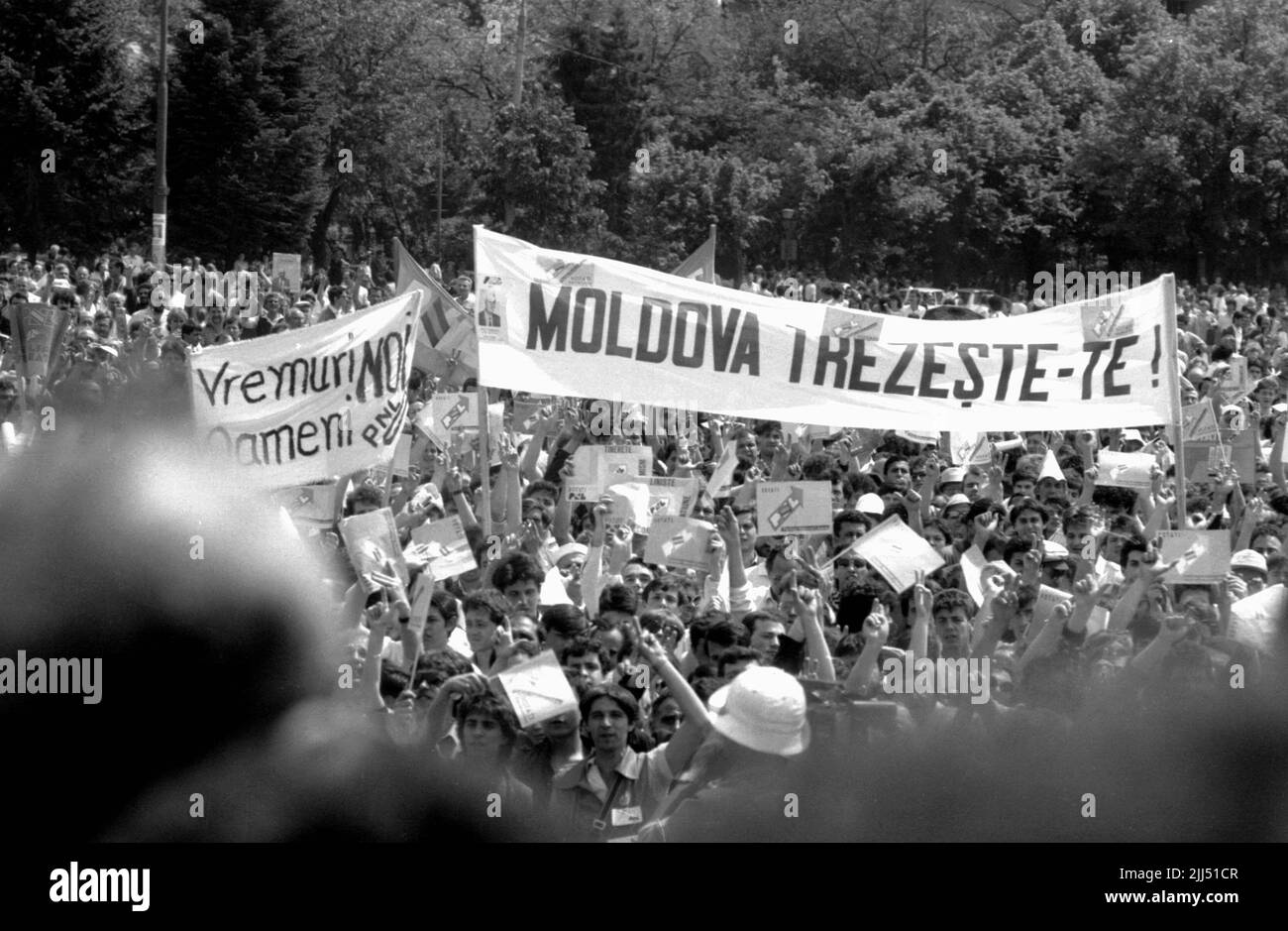 Bucarest, Romania, maggio 1990. Raduno politico organizzato dal Partito Nazionale Liberale (PNL) giorni prima delle prime elezioni democratiche organizzate dopo la caduta del comunismo. Foto Stock