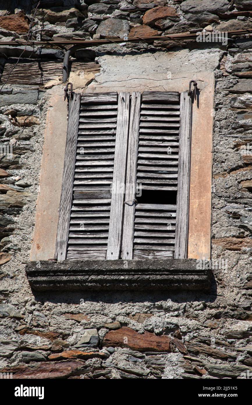 Vecchie finestre, Albosaggia, SO, Valtellina, Italia, Europa Foto Stock