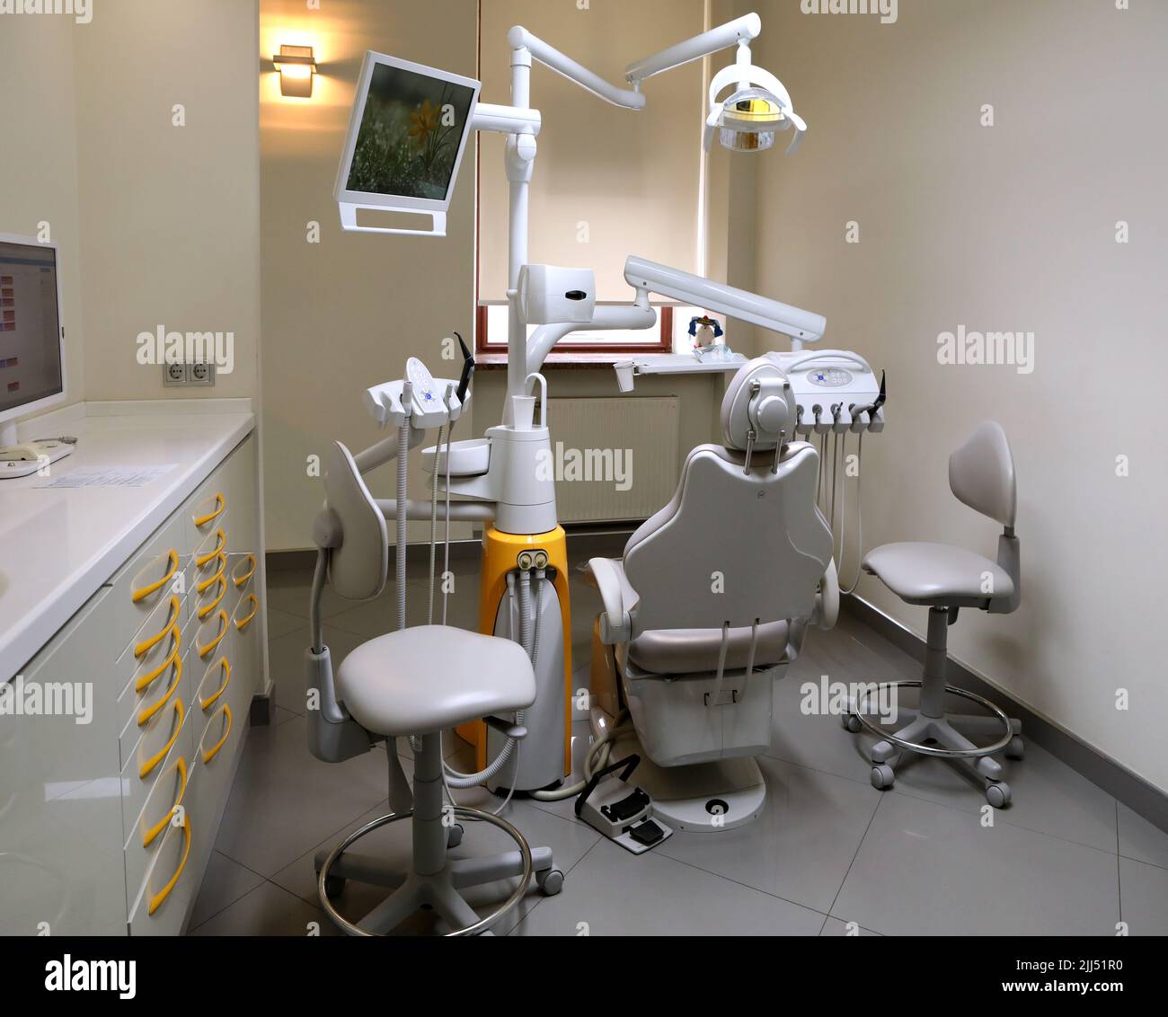 Studio dentistico. Apparecchiature per il trattamento dentale. Unità odontoiatrica impianto di aria condizionata e umidificazione individuale nelle sale di trattamento. Foto Stock
