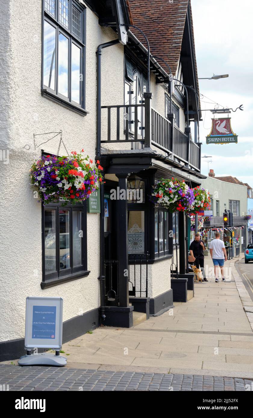 Vista sulla strada dello Swan Hotel e Pub Maldon Essex Foto Stock
