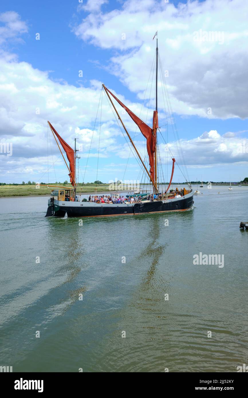 hames Barge Thistle lasciando Maldon ritratto vista Foto Stock