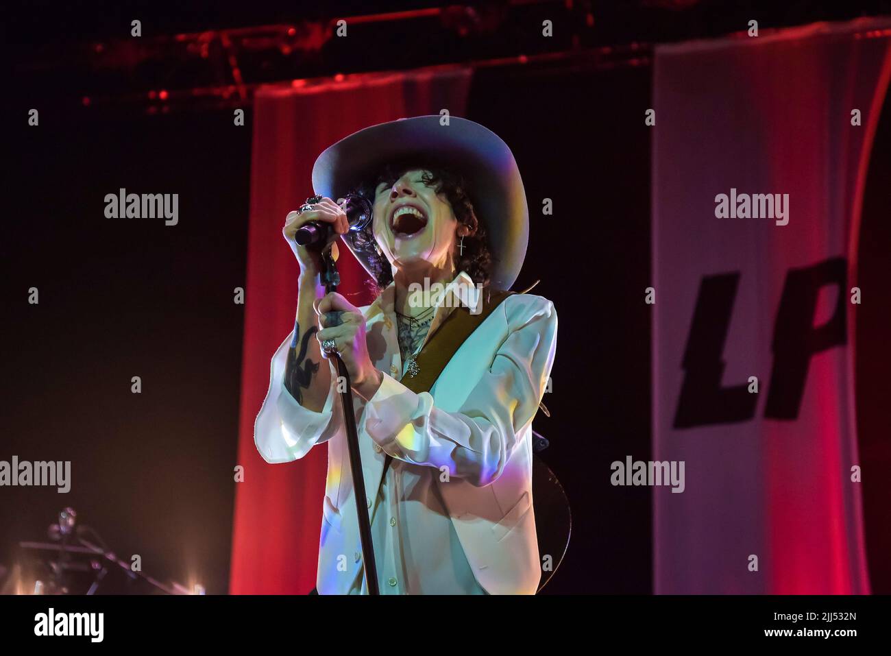 Roma, Italia. 22nd luglio 2022. Laura Pergolizzi (LP) durante il concerto del Roma Summer Fest 2022 all'Auditorium Parco della Musica di Roma. (Foto di Roberto Bettacchi/Pacific Press) Credit: Pacific Press Media Production Corp./Alamy Live News Foto Stock
