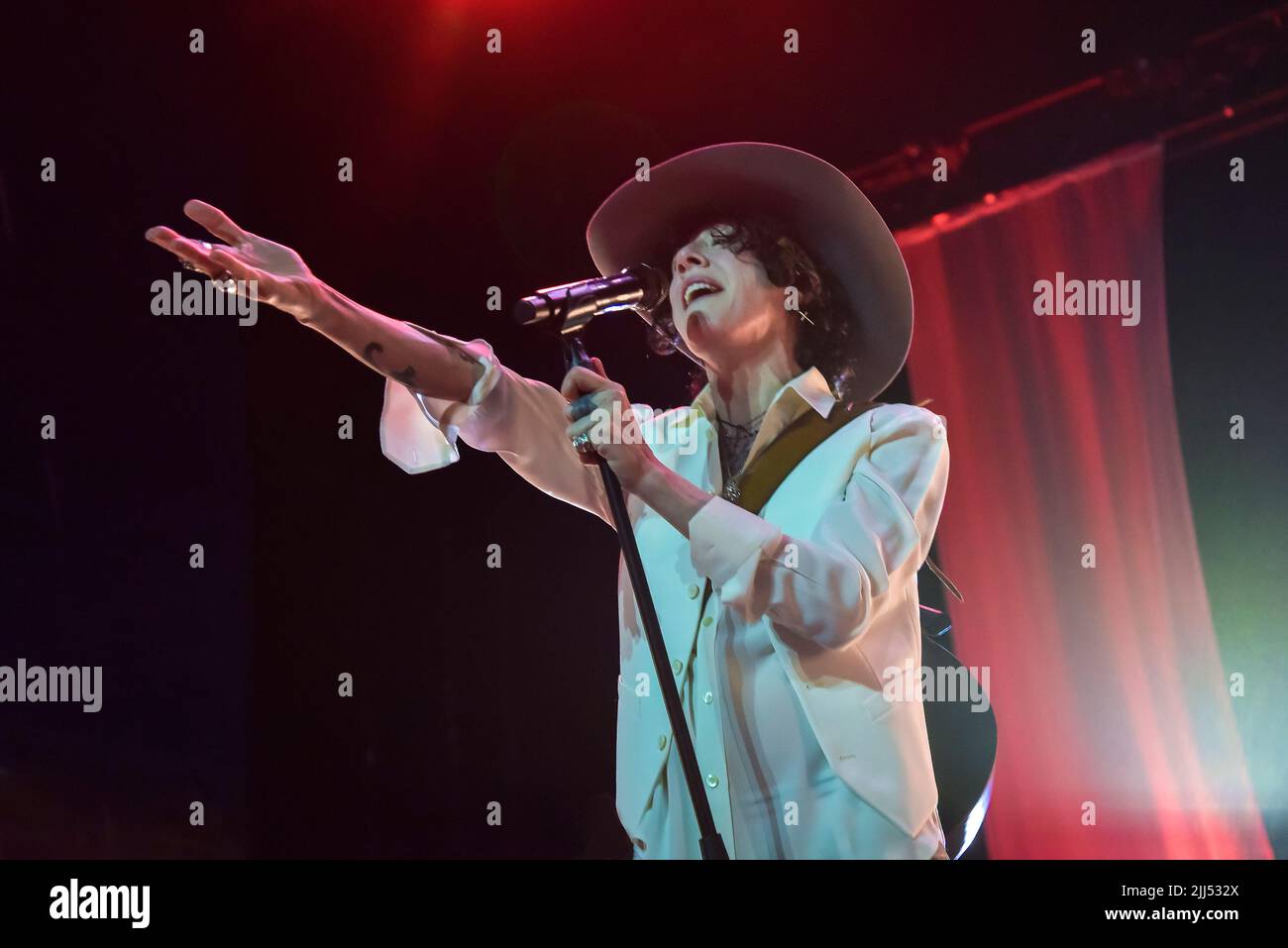 Roma, Italia. 22nd luglio 2022. Laura Pergolizzi (LP) durante il concerto del Roma Summer Fest 2022 all'Auditorium Parco della Musica di Roma. (Foto di Roberto Bettacchi/Pacific Press) Credit: Pacific Press Media Production Corp./Alamy Live News Foto Stock