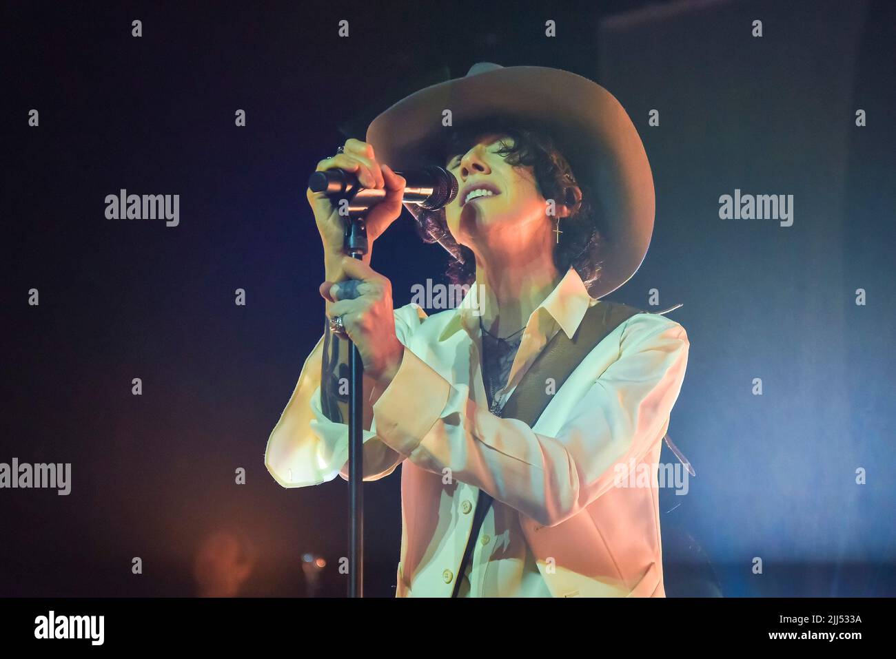Roma, Italia. 22nd luglio 2022. Laura Pergolizzi (LP) durante il concerto del Roma Summer Fest 2022 all'Auditorium Parco della Musica di Roma. (Foto di Roberto Bettacchi/Pacific Press) Credit: Pacific Press Media Production Corp./Alamy Live News Foto Stock