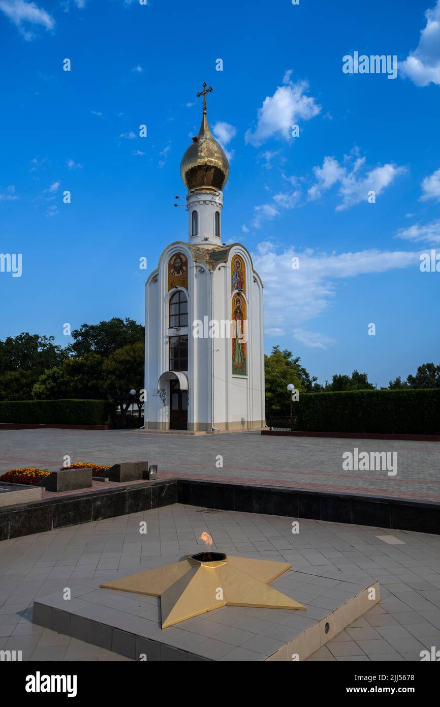 la fiamma eterna e chiesa ortodossa sfantul gheorge, tiraspol, transnistria Foto Stock