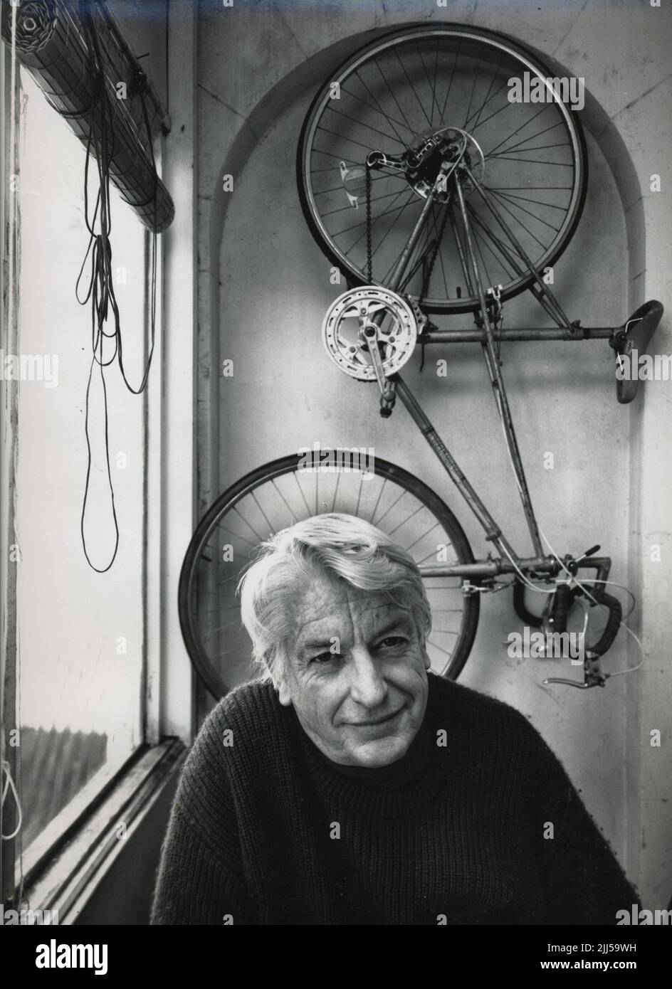 Bruce Petty, premiato cartoonista e regista australiano, ha fotografato circa il 1988 a casa sua a Birchgrove, Sydney Foto Stock