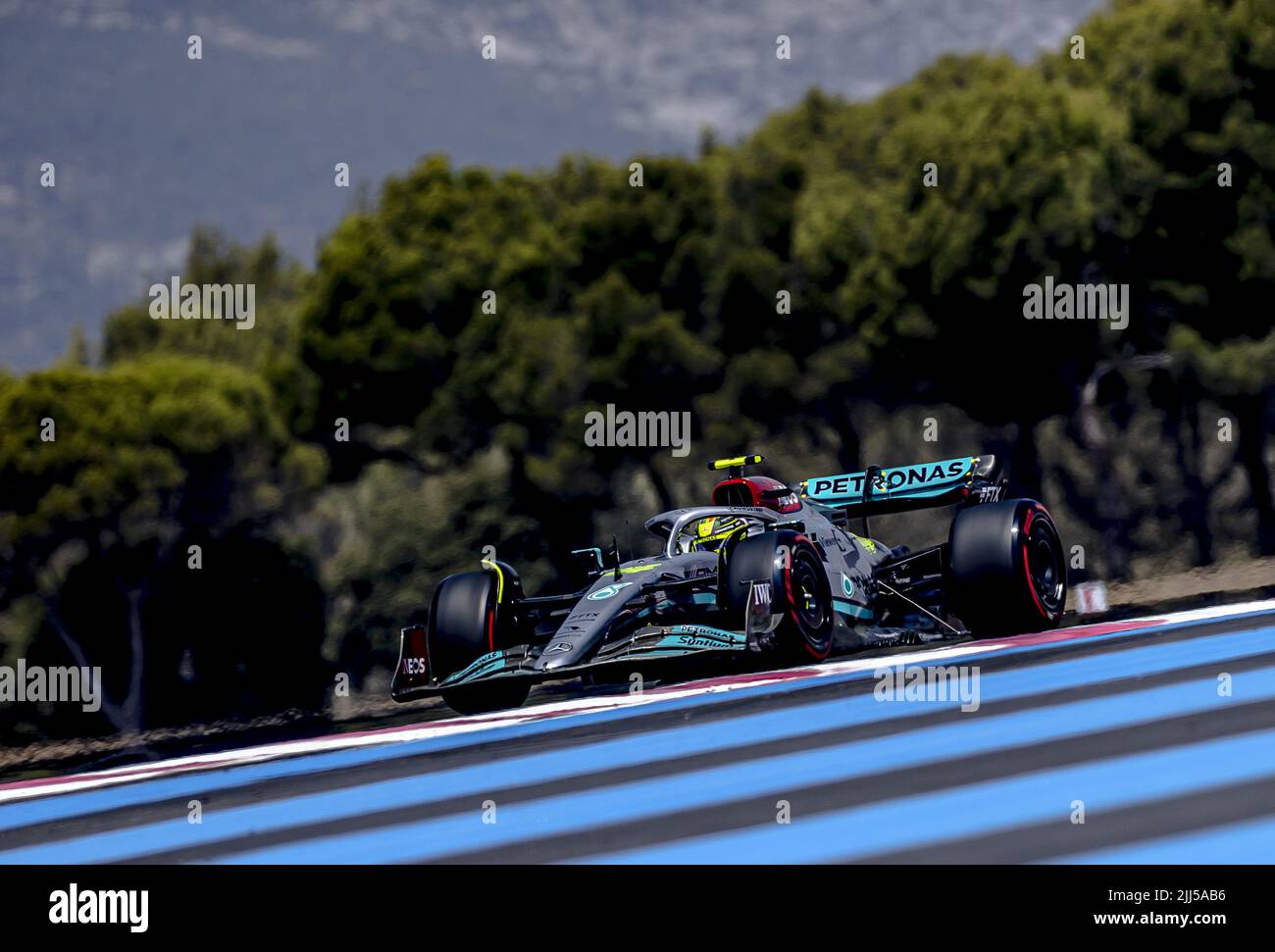 Le Castellet, Francia. 23rd luglio 2022. LE CASTELLET - Lewis Hamilton (Mercedes) nelle prove 3 davanti al Gran Premio di Francia F1 al circuito Paul Ricard il 23 luglio 2022 a le Castellet, Francia. REMKO DE WAAL Credit: ANP/Alamy Live News Foto Stock