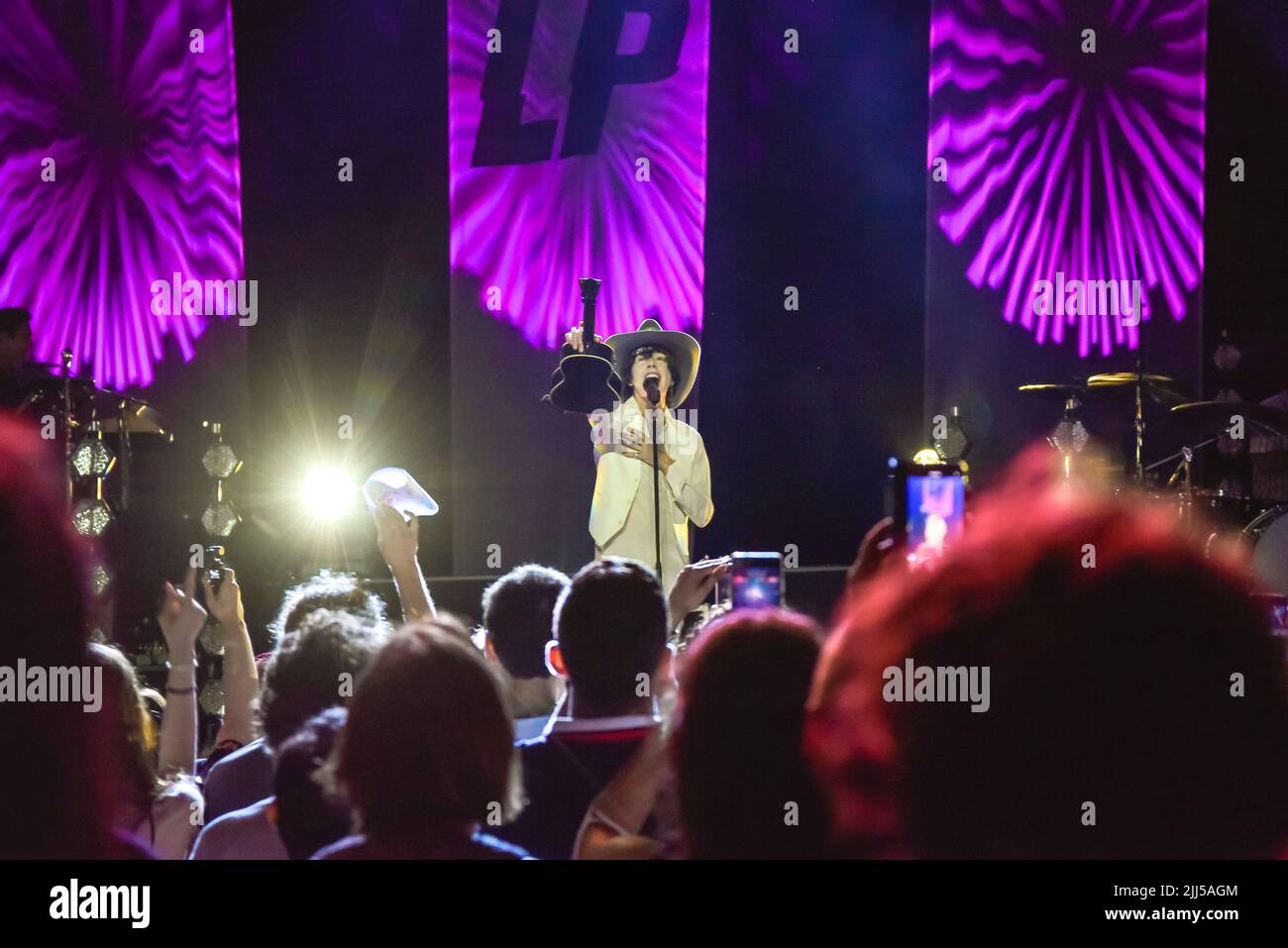 Roma, Italia. 22nd luglio 2022. Laura Pergolizzi (LP) durante il concerto del Roma Summer Fest 2022 presso l'Auditorium Parco della Musica di Roma, Italia, il 22 luglio 2022. (Foto di Roberto Bettacchi/Pacific Press/Sipa USA) Credit: Sipa USA/Alamy Live News Foto Stock