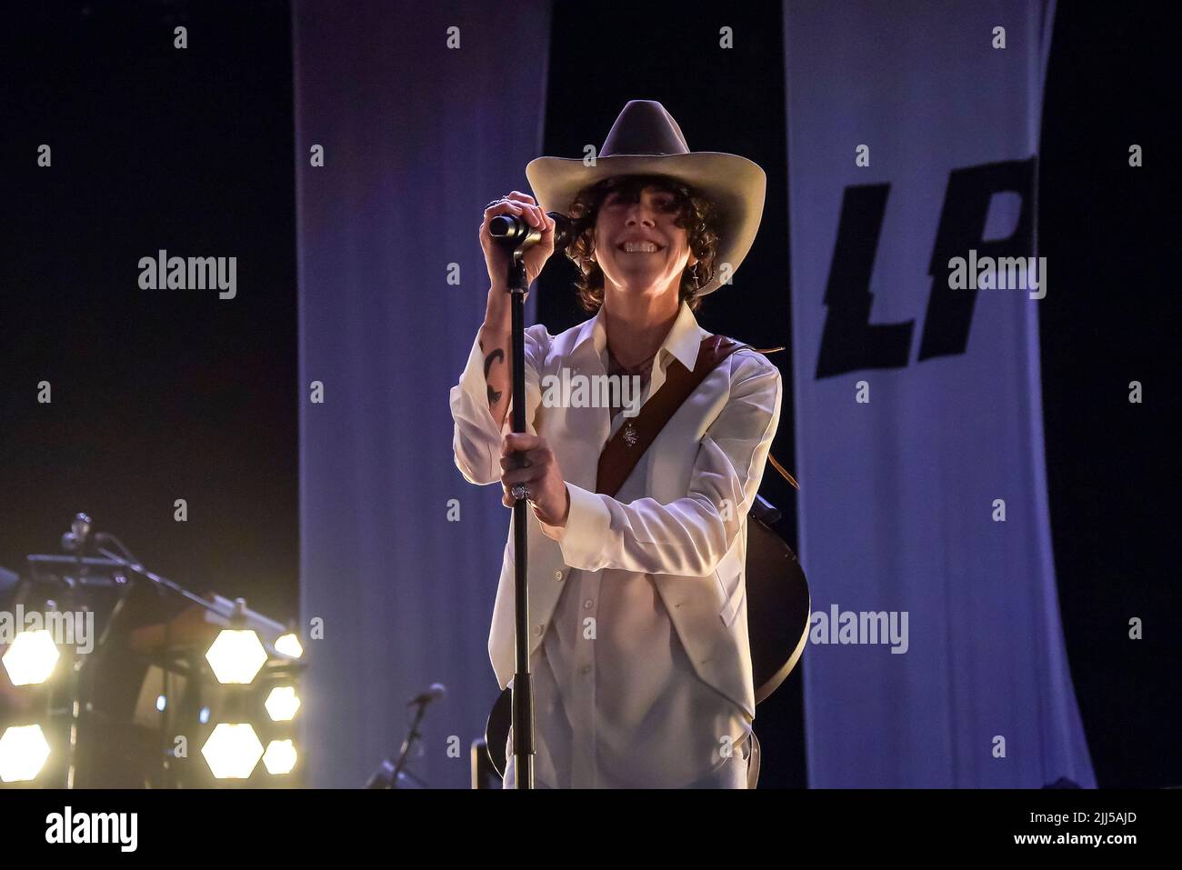 Roma, Italia. 22nd luglio 2022. Laura Pergolizzi (LP) durante il concerto del Roma Summer Fest 2022 presso l'Auditorium Parco della Musica di Roma, Italia, il 22 luglio 2022. (Foto di Roberto Bettacchi/Pacific Press/Sipa USA) Credit: Sipa USA/Alamy Live News Foto Stock