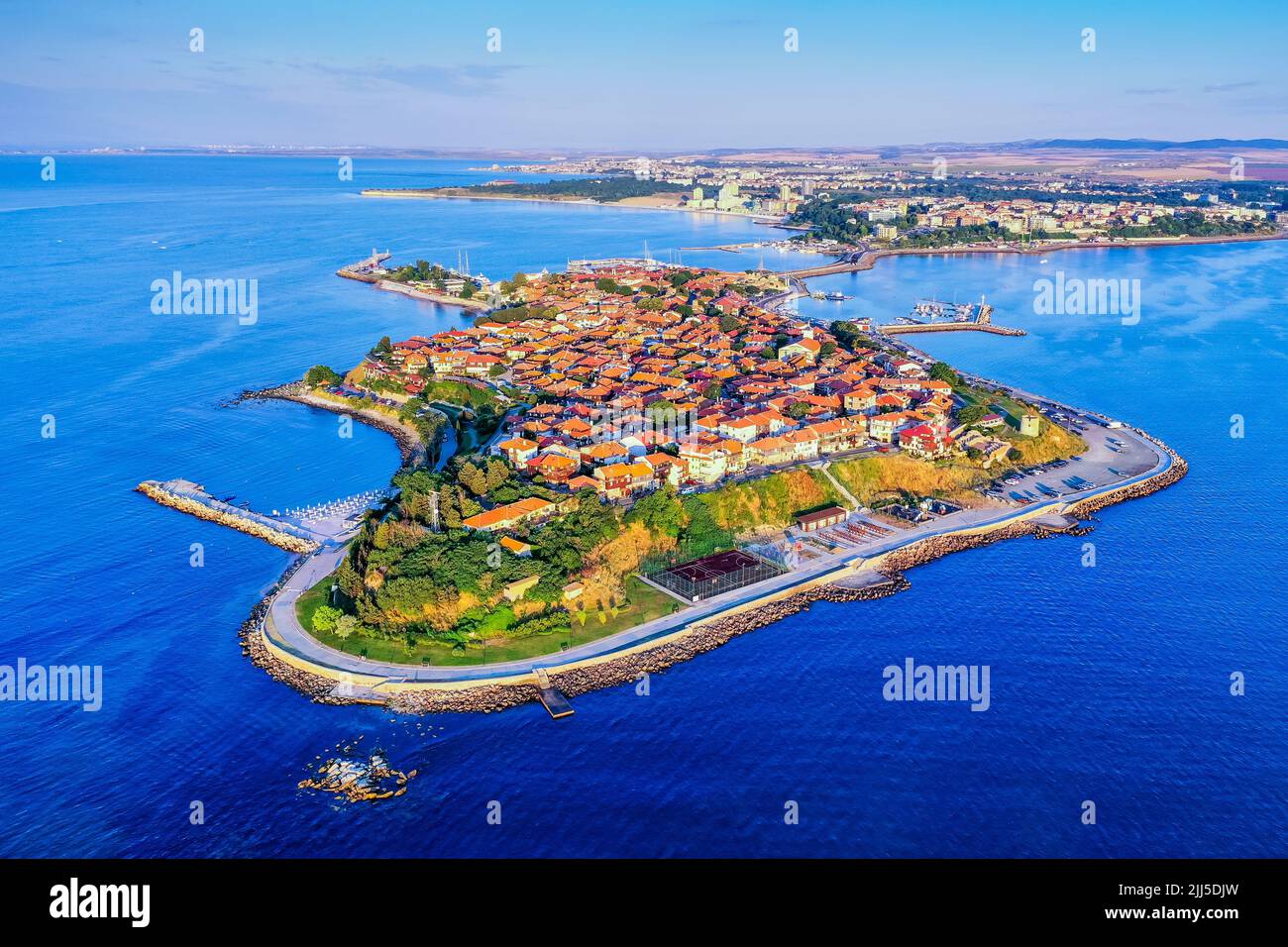 Nessebar (Nessebar), Bulgaria. Vista aerea dell'antica città sul mare. Costa del Mar Nero, Burgas Foto Stock