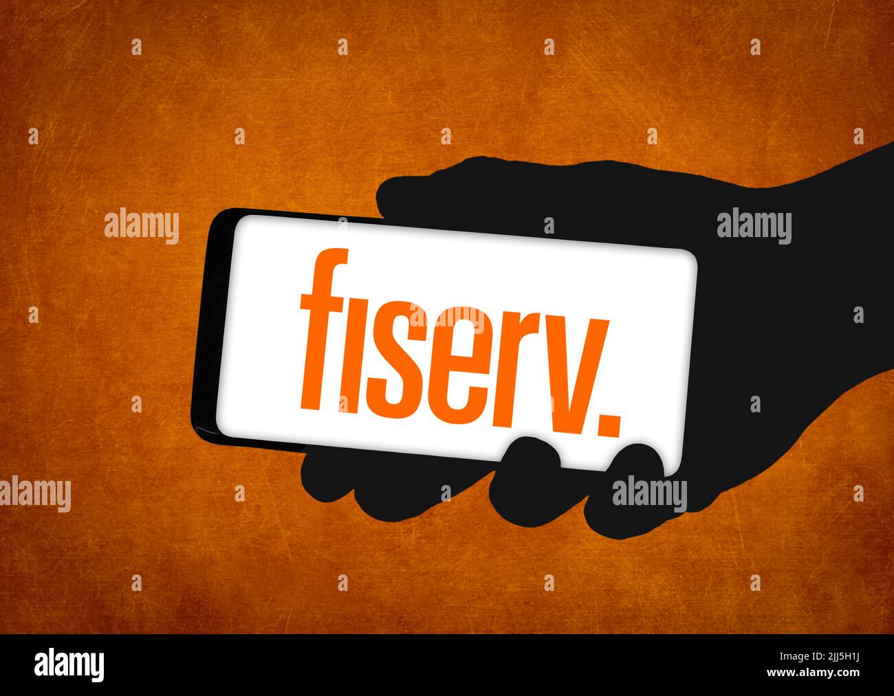 Logo aziendale Fiserv su dispositivo mobile Foto Stock
