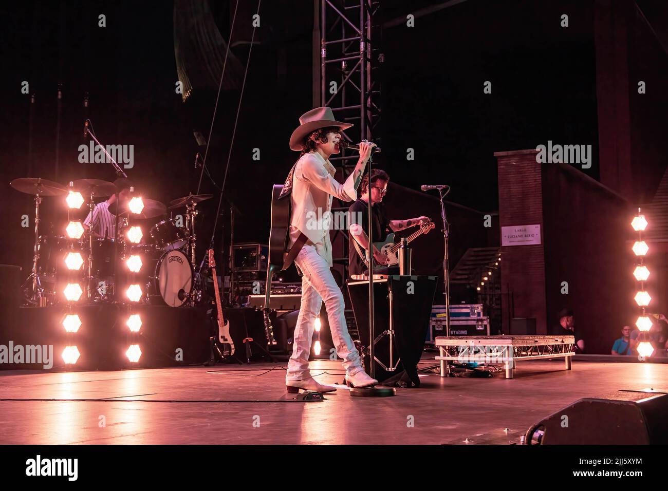 Roma, Italia. 22nd luglio 2022. La cantante Laura Pergolizzi meglio conosciuta come LP suona al Roma Summer Fest all'Auditorium Parco della Musica di Roma. Credit: SOPA Images Limited/Alamy Live News Foto Stock