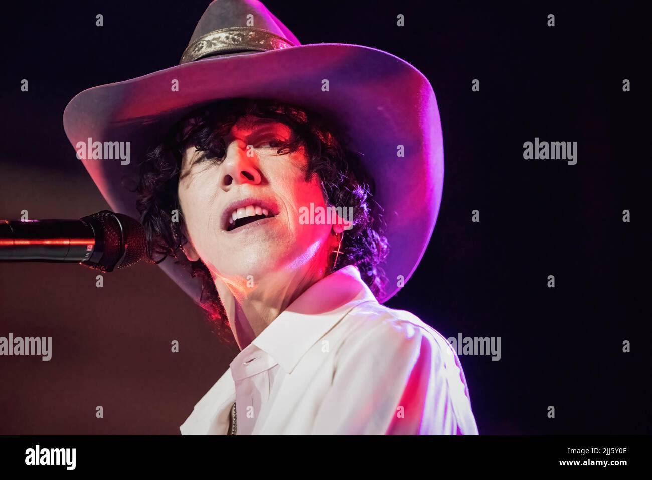 Roma, Italia. 22nd luglio 2022. La cantante Laura Pergolizzi meglio conosciuta come LP suona al Roma Summer Fest all'Auditorium Parco della Musica di Roma. Credit: SOPA Images Limited/Alamy Live News Foto Stock