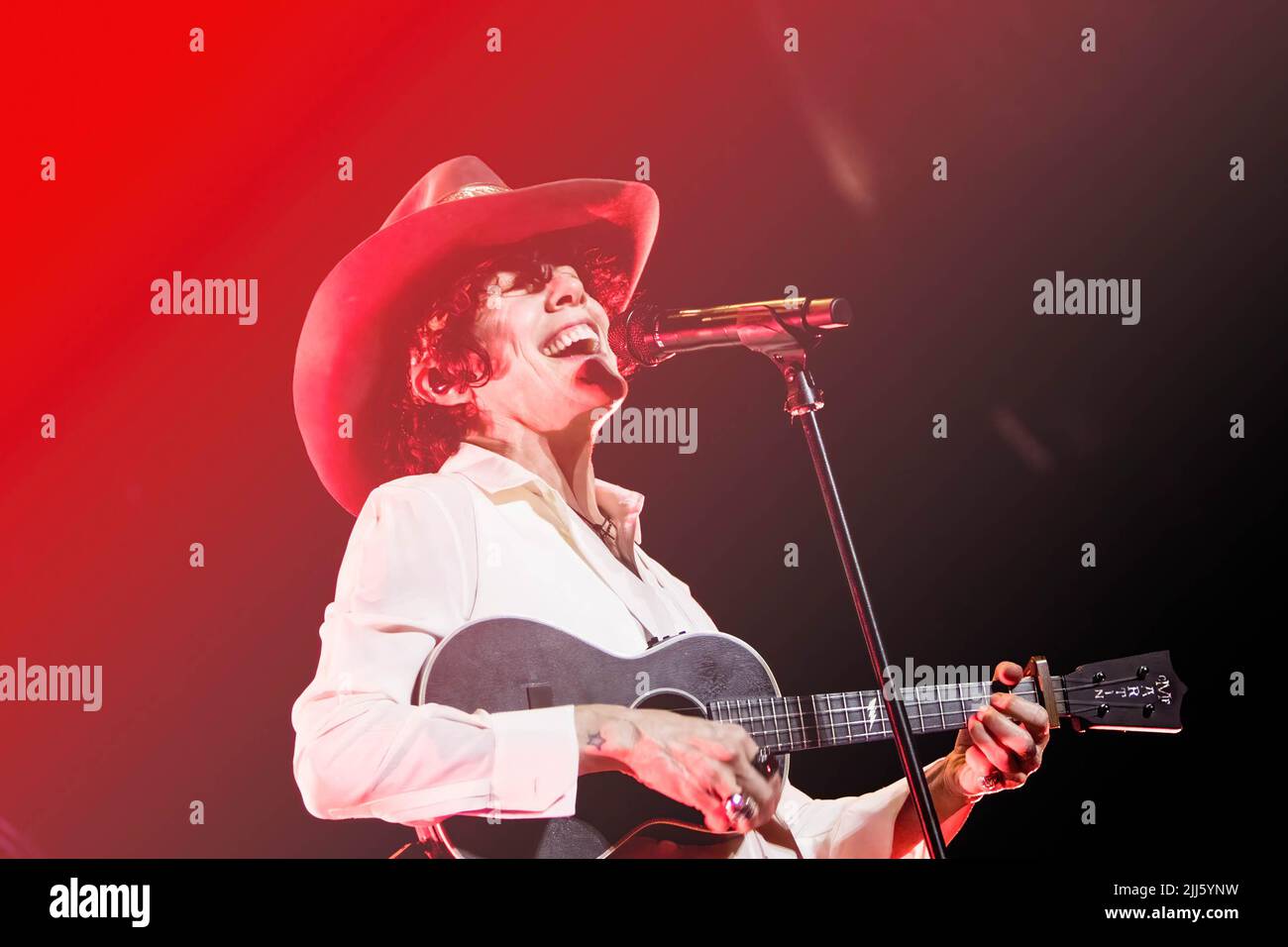 Roma, Italia. 22nd luglio 2022. La cantante Laura Pergolizzi meglio conosciuta come LP suona al Roma Summer Fest all'Auditorium Parco della Musica di Roma. (Foto di Valeria Magri/SOPA Images/Sipa USA) Credit: Sipa USA/Alamy Live News Foto Stock