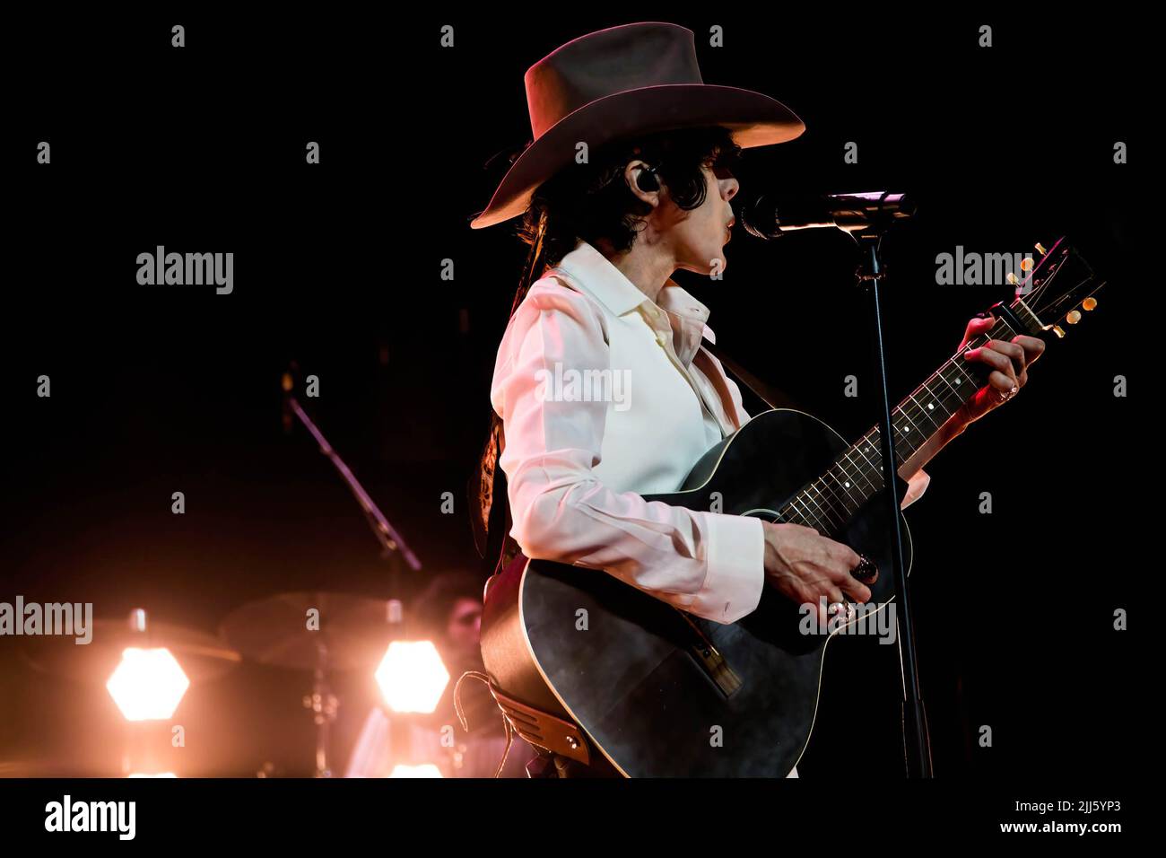 Roma, Italia. 22nd luglio 2022. La cantante Laura Pergolizzi meglio conosciuta come LP suona al Roma Summer Fest all'Auditorium Parco della Musica di Roma. (Foto di Valeria Magri/SOPA Images/Sipa USA) Credit: Sipa USA/Alamy Live News Foto Stock