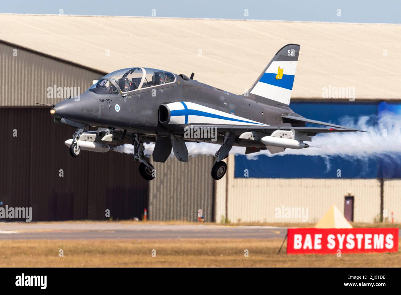 Finlandese Air Force BAe Hawk Mk.51 Jet Trainer al Royal International Air Tattoo, RIAT Airshow, RAF Fairford, Gloucestershire, Regno Unito. Decollo Foto Stock