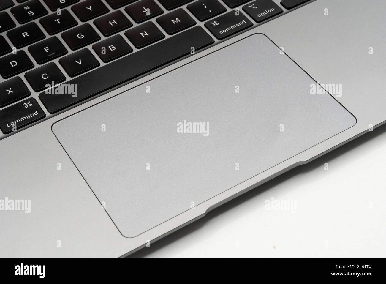 Primo piano del touchpad sull'Apple MacBook Air con CPU Apple Silicon M1 Foto Stock