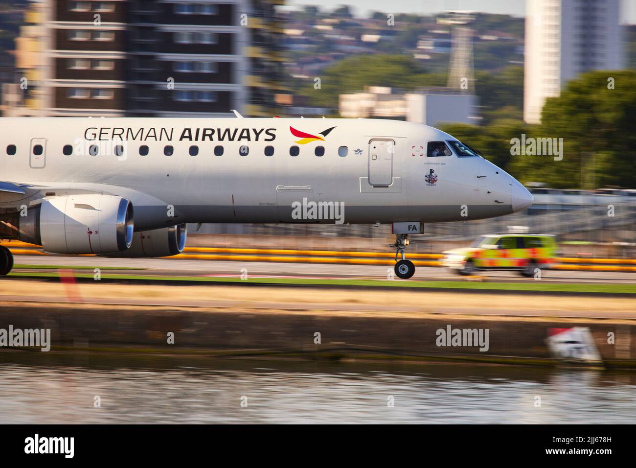 London Royal Albert Dock in Docklands di fronte all'Aeroporto di London City Foto Stock
