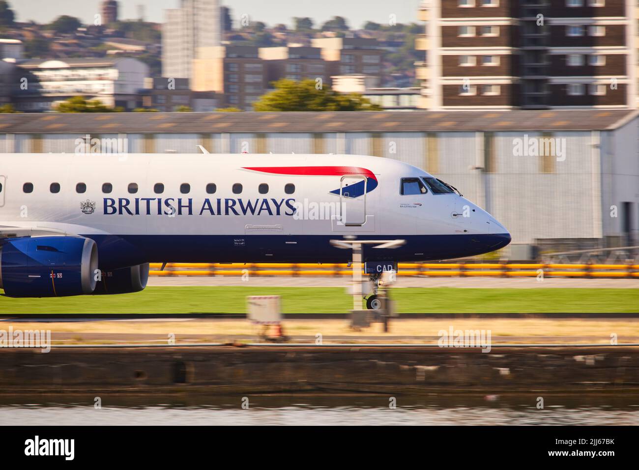 London Royal Albert Dock in Docklands di fronte all'Aeroporto di London City Foto Stock