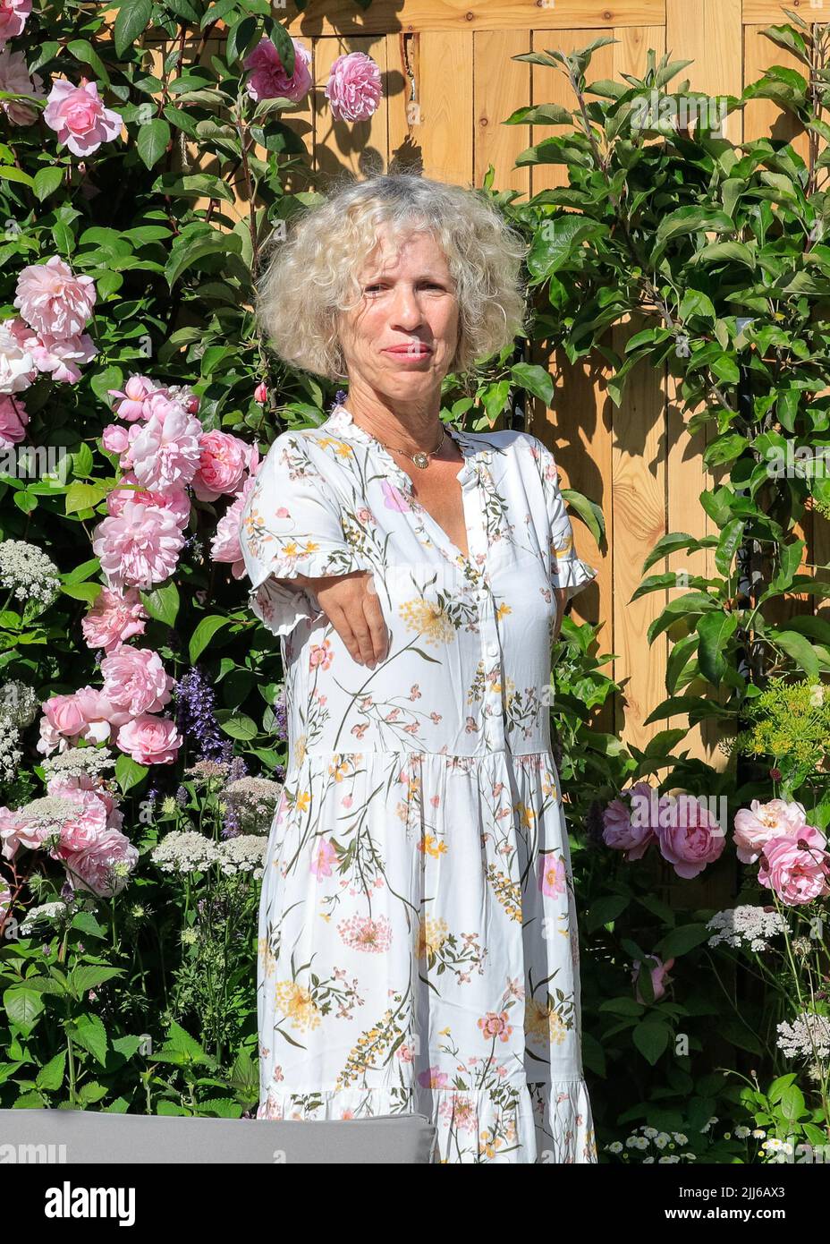 BBC Gardener's World presenter sue Kent al RHS Hampton Court Palace Garden Festival, anche l'Hampton Court Flower Show Foto Stock