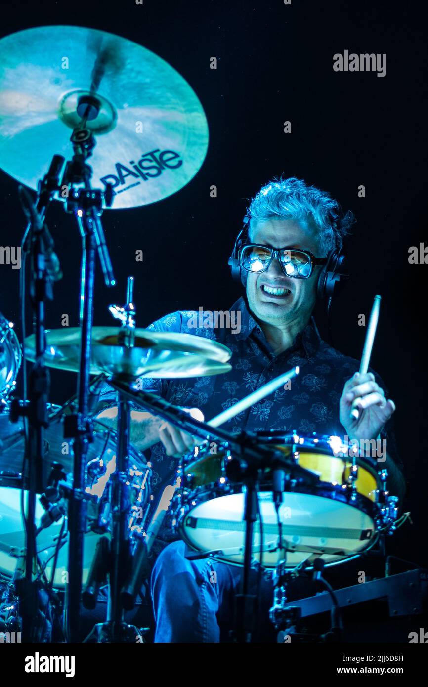 Diego Bartaburu si esibisce durante il concerto "No te va a gustar". Foto Stock