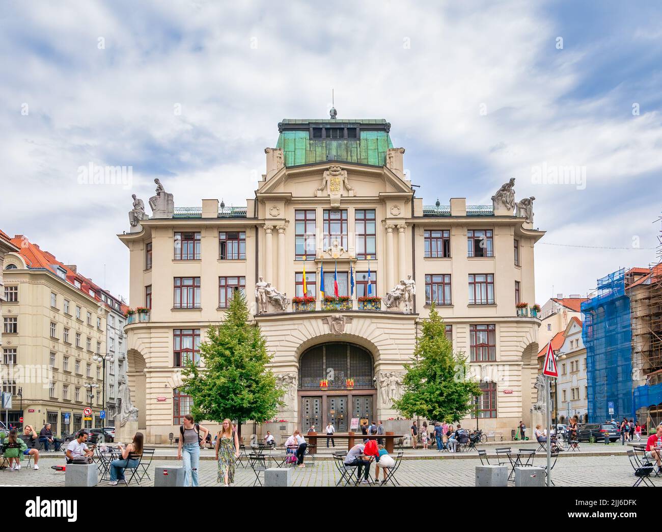 Praga, Repubblica Ceca - Giugno 2022: Nuovo municipio di Praga nel centro della città vecchia Foto Stock