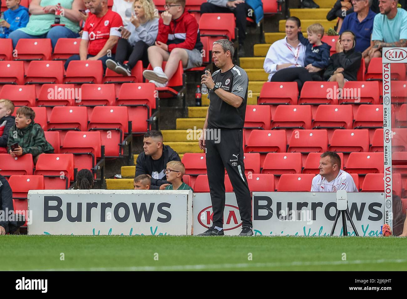 Michael Duff Capo allenatore di Barnsley orologi Foto stock - Alamy