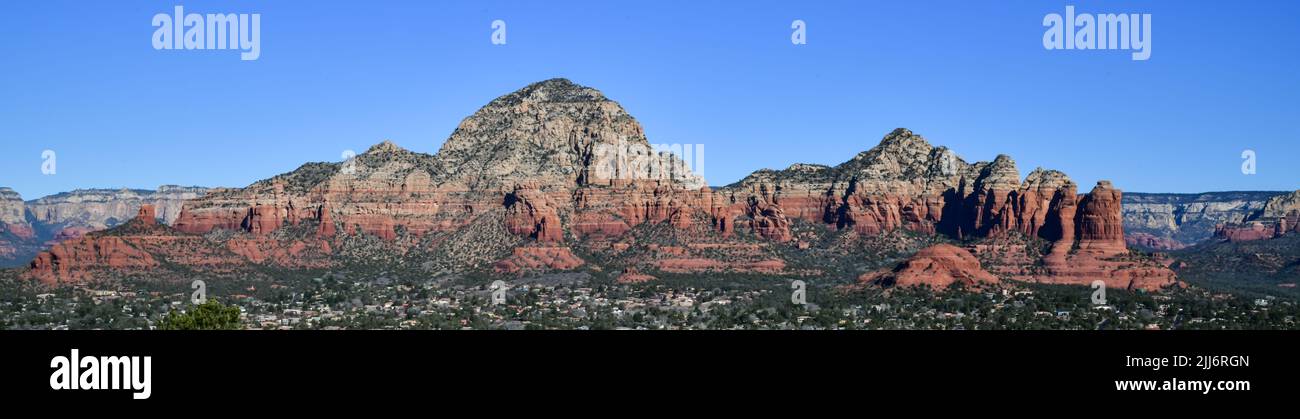 Vista panoramica o colorate formazioni rocciose del deserto a sud-ovest Foto Stock