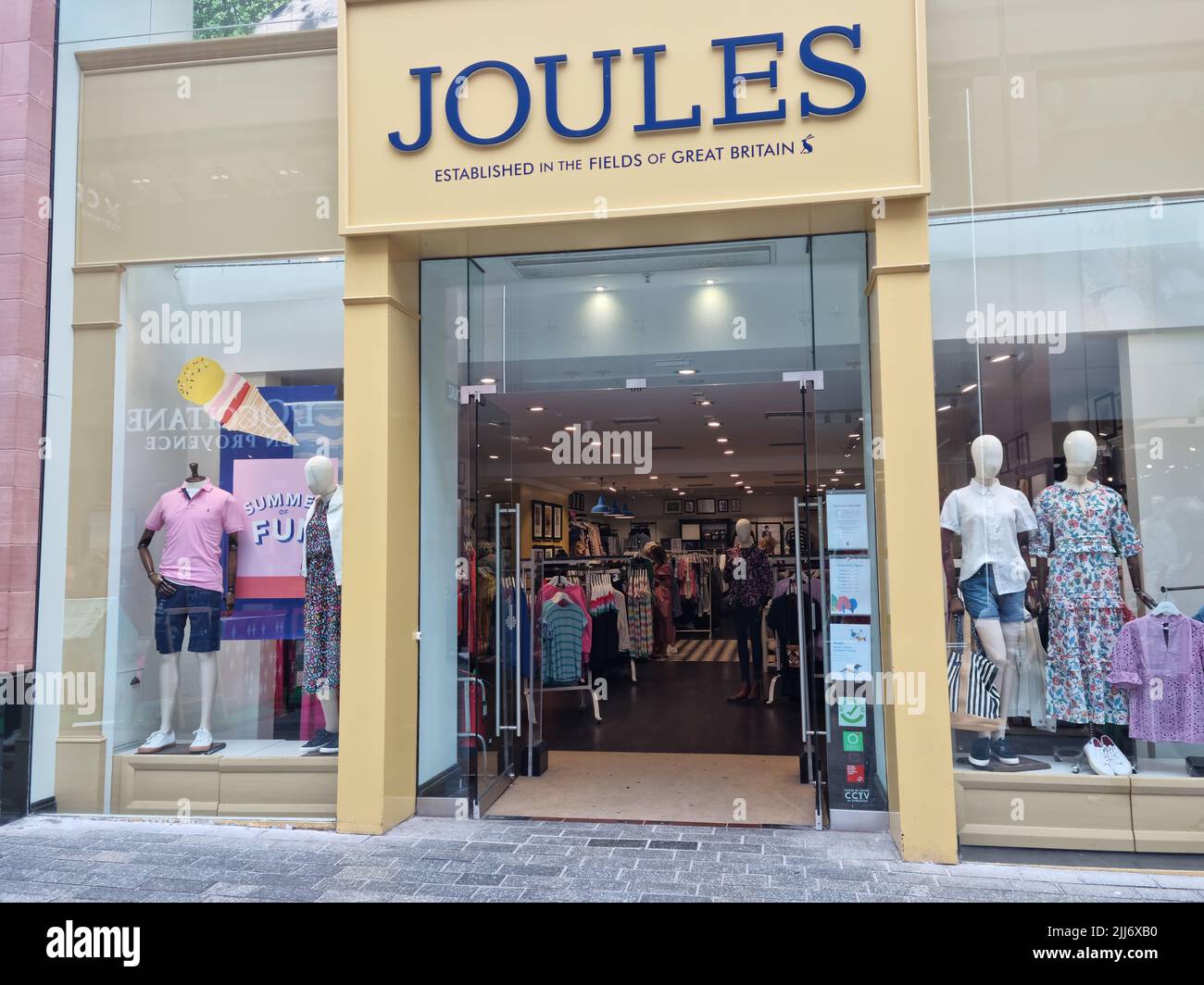 Exeter, Regno Unito - Luglio 2022: Il negozio di Joules High Street Foto Stock