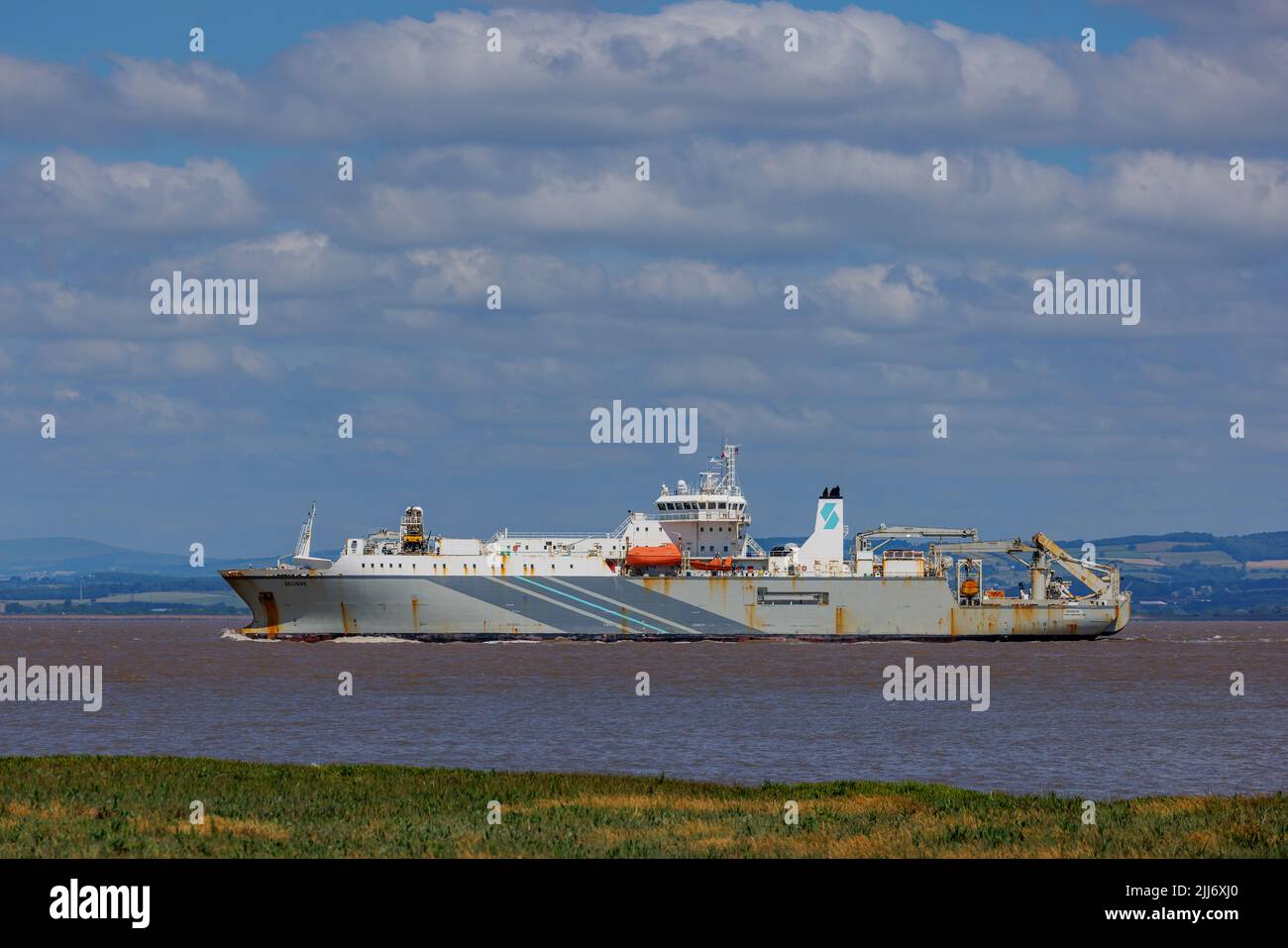 Strato di cavo decisivo verso il mare Foto Stock